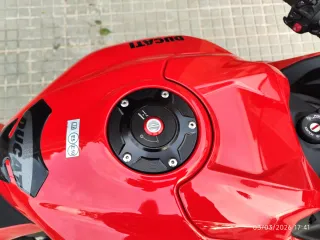 Ducati Panigale v2s 2025