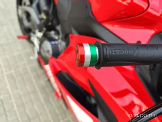 Ducati Panigale v2s 2025