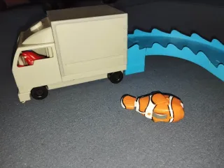 Camión Buscando a Dory con figuras