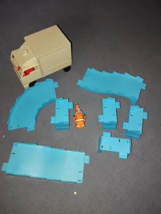 Camión Buscando a Dory con figuras