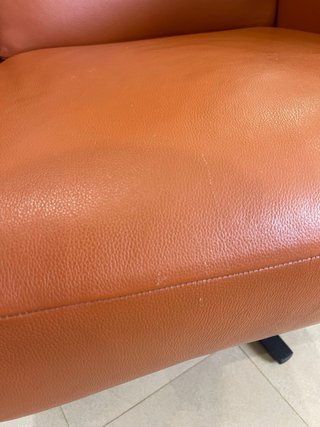 Butaca relax en piel naranja