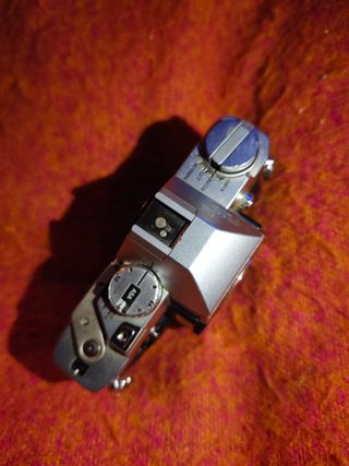 Olympus OM-30 Cámara Analógica Plata