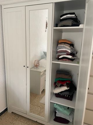Armario Ikea 3 puertas con espejo