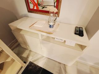 Mueble TV IKEA Blanco y Negro