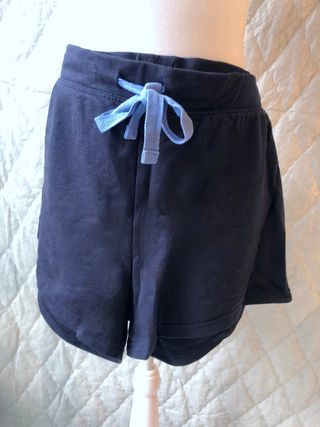 Pantalón corto azul con cordón
