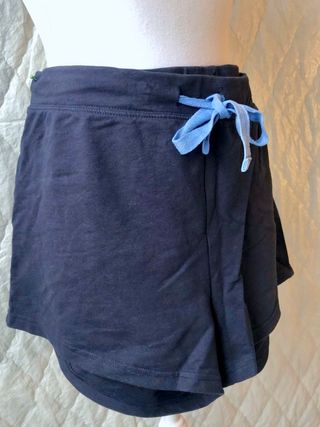 Pantalón corto azul con cordón