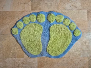 Alfombra de baño pie azul y verde