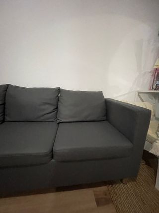 Sofá gris de tela
