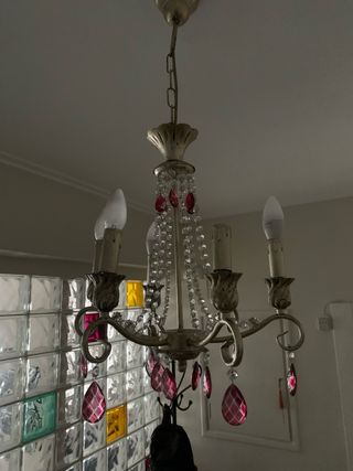 Lámpara de techo dorada con cristales