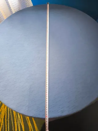 Mesa camilla redonda tela gris y amarillo, todo in