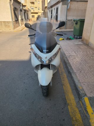 Suzuki Burgman 200cc Blanca Año Enero 2010.
