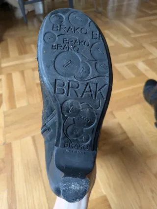 Botas altas de piel negras con cordones. De Brako.