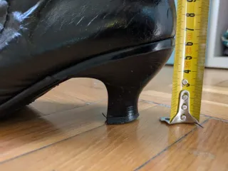 Botas altas de piel negras con cordones. De Brako.