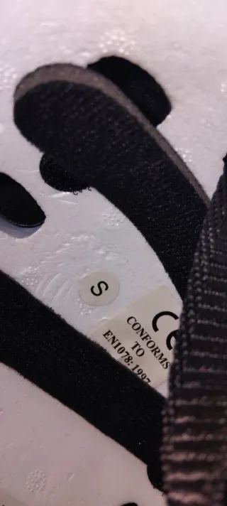 Casco y protectores Spiderman niños