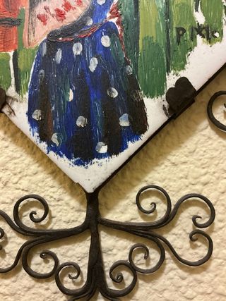 Azulejo de cerámica con marco de forja