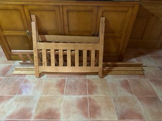 URGE!CAMA CON BARANDILLAS EN AMBOS LADOS DE PINO