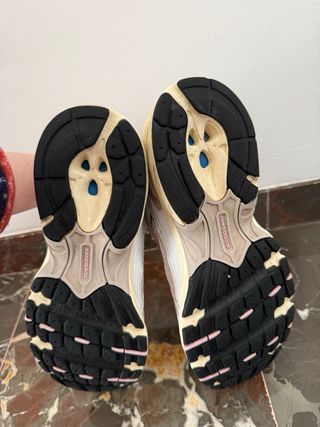 New Balance 530 Rosa Pastel Talla 40