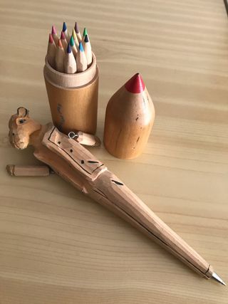 Bolígrafo de madera y estuche lapiz con 12 colores