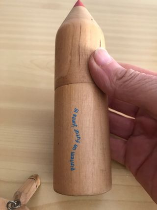 Bolígrafo de madera y estuche lapiz con 12 colores