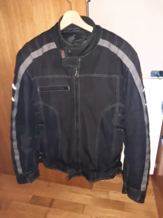 Chaqueta de moto negra