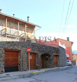 Casa adosada en venta en Puigcerdà
