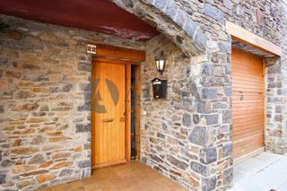 Casa adosada en venta en Puigcerdà
