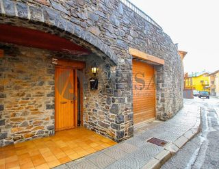 Casa adosada en venta en Puigcerdà