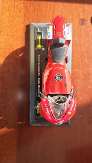 Modellino Ducati Desmosedici Casey Stoner n.1