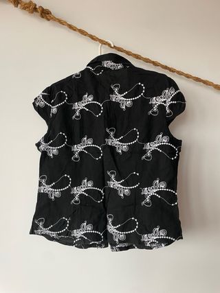 Blusa negra bordada blanca Talla M