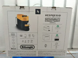 Cafetera Nespresso DeLonghi Amarilla. Sin estrenar