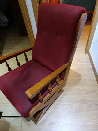 Sillón Mecedora Madera y Tela Rojo