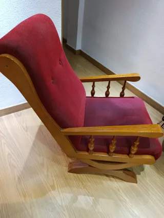 Sillón Mecedora Madera y Tela Rojo