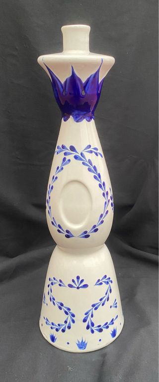 Botella de cerámica decorada