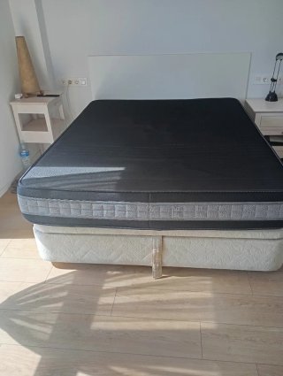 Somier con patas y colchón