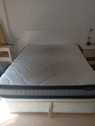 Somier con patas y colchón