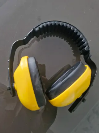 Protector Auricular Orejón Amarillo Negro