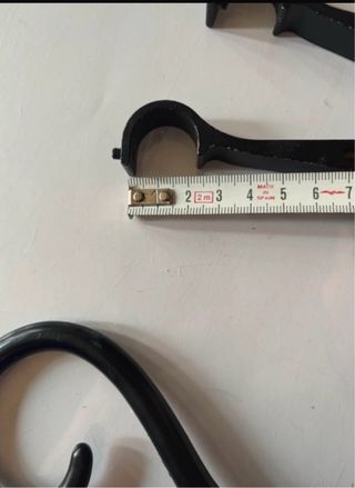 Soportes, anillas y adornos forja. 3 e cada par.