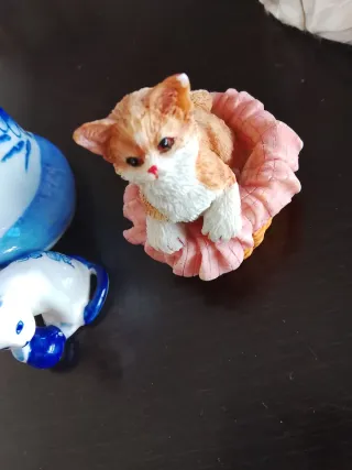 Figuras de gatos de porcelana