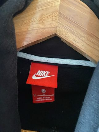 Chaqueta Nike Negra con Cremallera