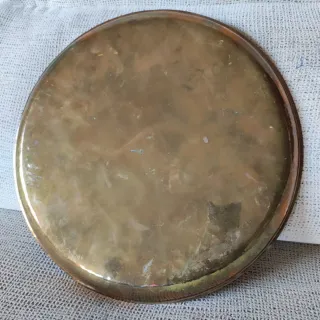 Bandeja antigua de latón hecha a mano