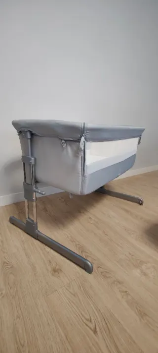 Minicuna colecho gris con ruedas