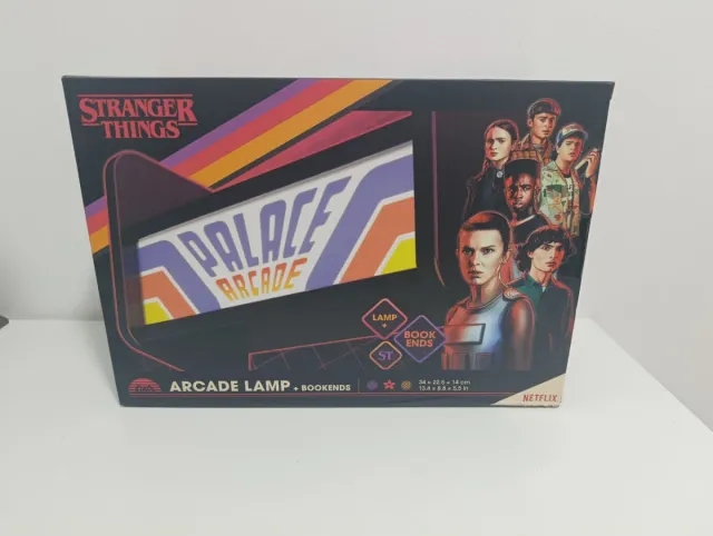 Lámpara Arcade Stranger Things + Bookends