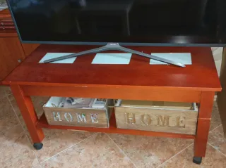 Mesa comedor, 4 sillas comedor y mesa televisor