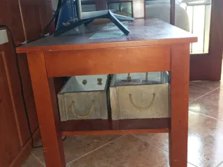 Mesa comedor, 4 sillas comedor y mesa televisor