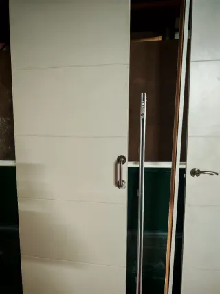 Puerta blanca moderna