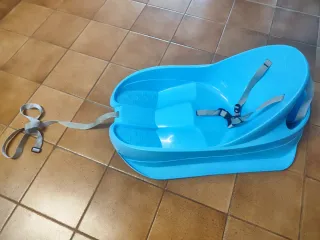 Trineo azul para nieve con cinturón especial niños