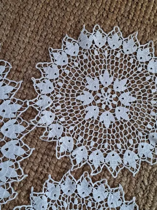 Set 3 centrini uncinetto bianchi