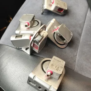 Sensor Láser KEYENCE LR-ZB100C3P