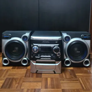 Equipo de sonido Philips y Waffles. 3CD y cassette
