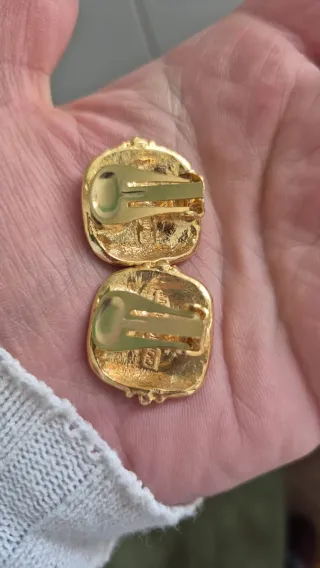 Orecchini quadrati dorati con profilo